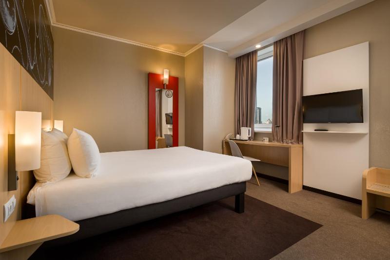 Premium Double Room image 4