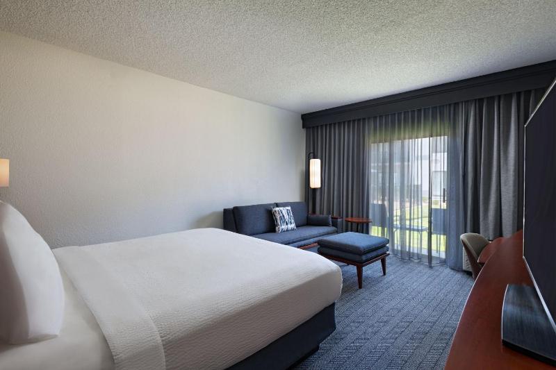 King Room with Sofa Bed image 1