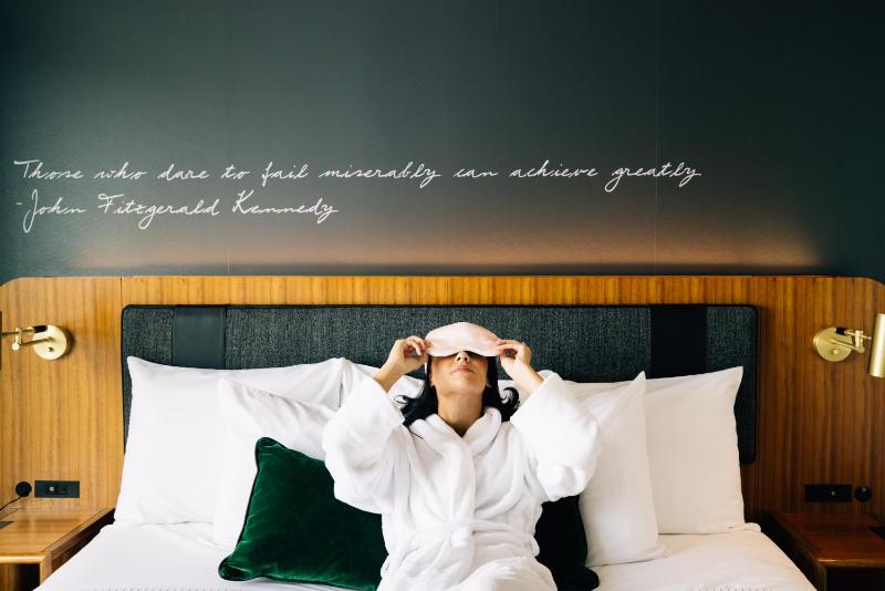 King Room - Non-Smoking image 3
