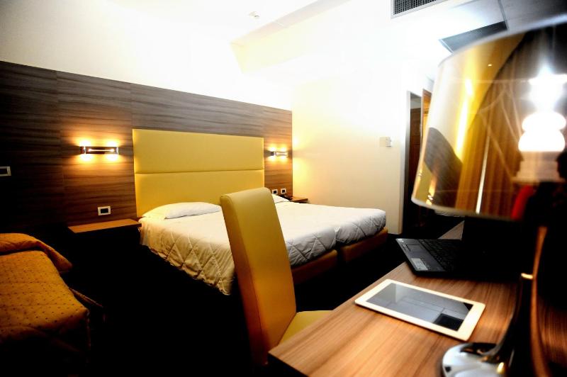 Quadruple Room image 2