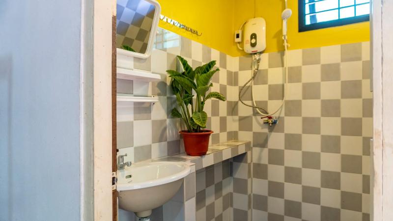 Isano Nomad Hostel - image 10