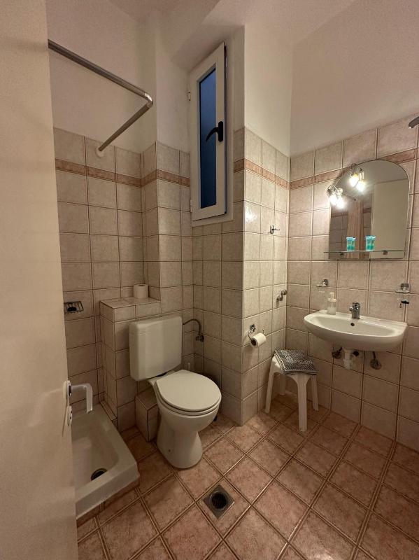 Twin Room image 4