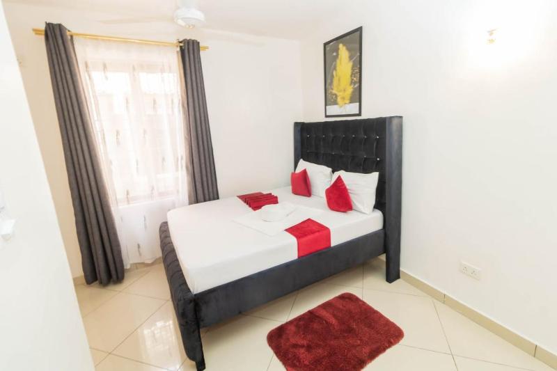 Executive 1 bedroom Queensize bed/hot shower/fast Wi-fi - image 4