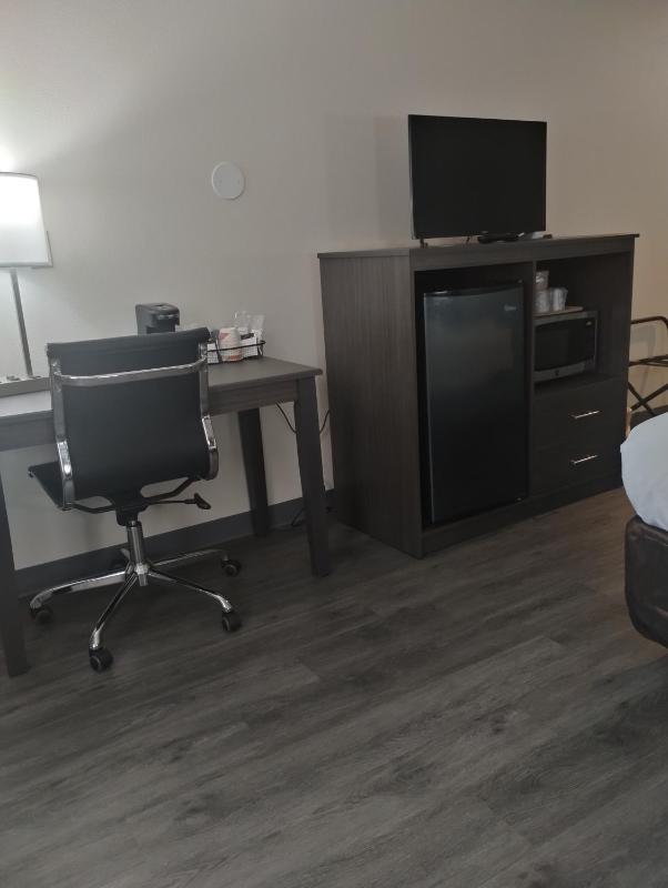 Standard King Room with Sofa Bed - Non Smoking image 3