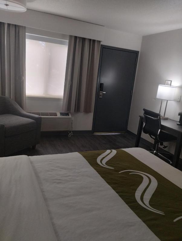 Queen Room - Accessible/Non Smoking image 1
