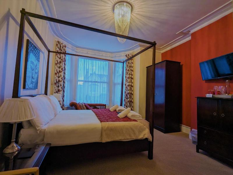 Deluxe Double Room with Shower image 3