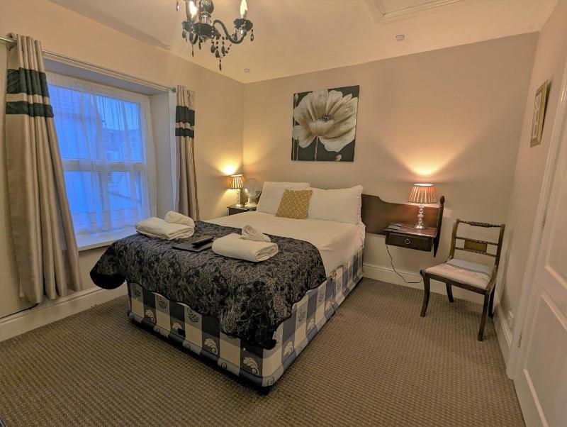 Double Room with Private Bathroom image 1