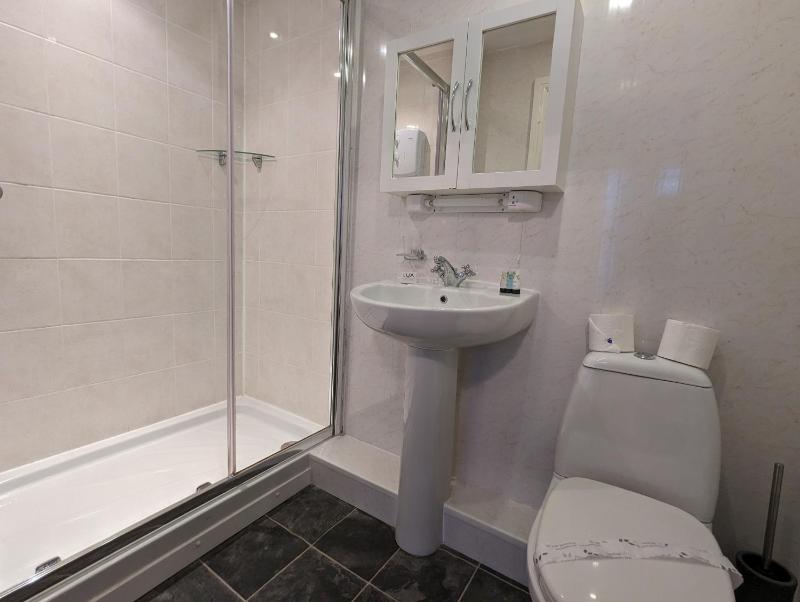 Double Room with Private Bathroom image 2