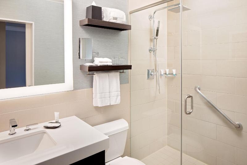 One-Bedroom King Suite image 2