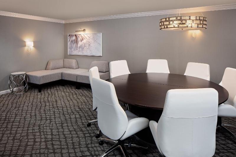 One-Bedroom King Suite image 3