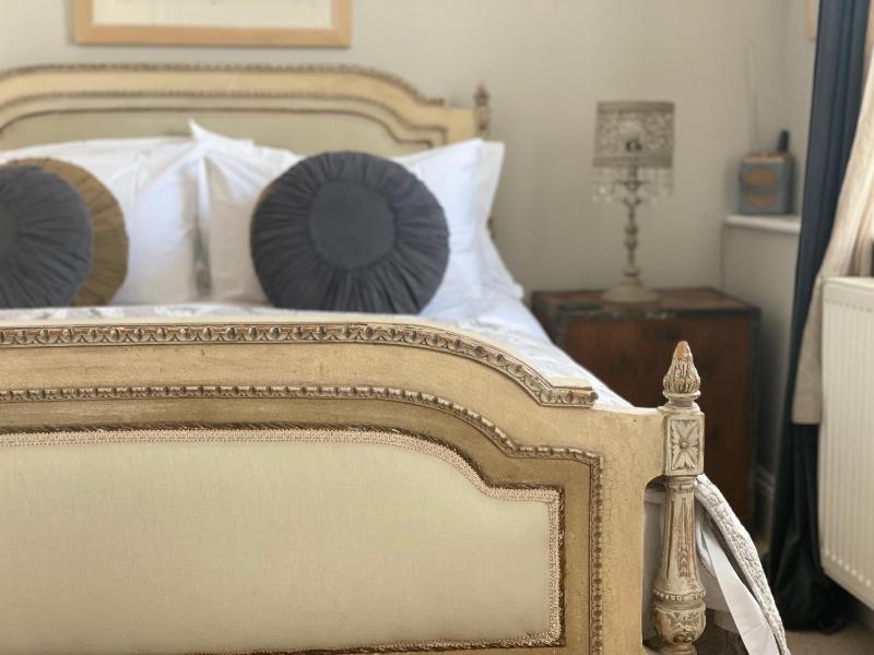 Deluxe King Room image 2