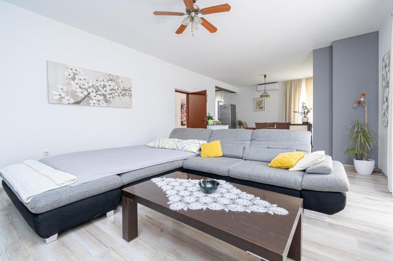 Three-Bedroom Holiday Home  image 1