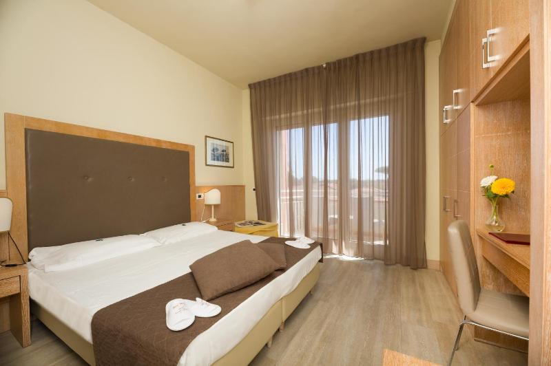 Double Room with Balcony image 1