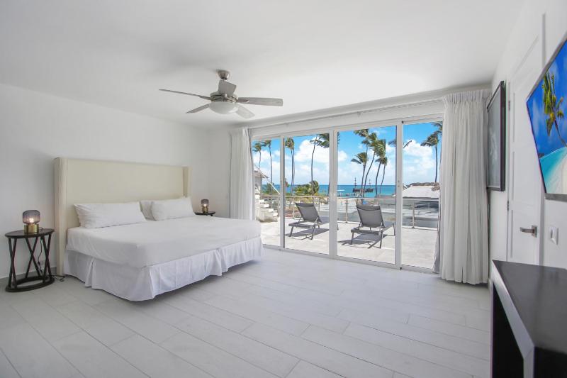 Luxury Villa in Bávaro Just on the Beach - image 9