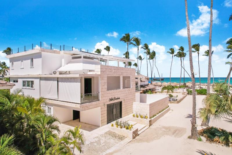 Luxury Villa in Bávaro Just on the Beach - image 1