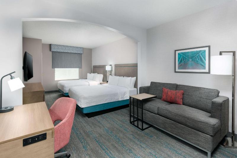 Queen Room with Two Queen Beds and Sofa Bed - Non-Smoking image 1