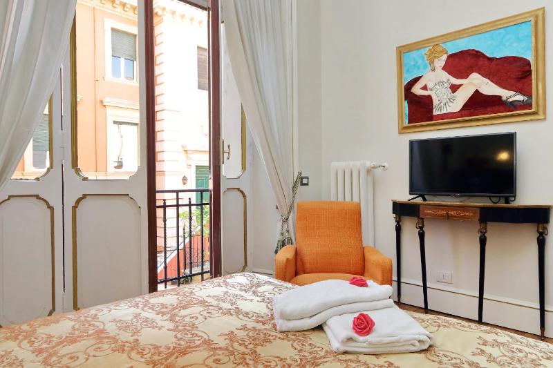 Double or Twin Room with Garden View image 3