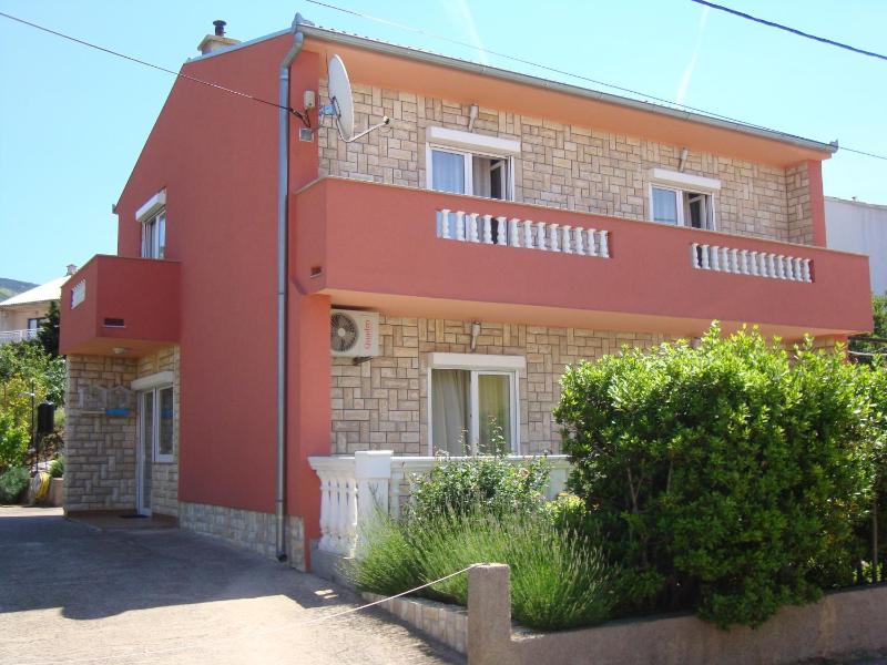 Apartment & Apartment Studio Deželjin - image 1