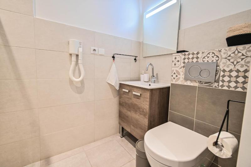 Small Studio ( 1 Adult) image 1
