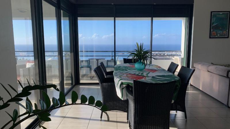 Kaili Ocean view luxury 2BR AC throughout Fiber Wifi & Pool - image 4
