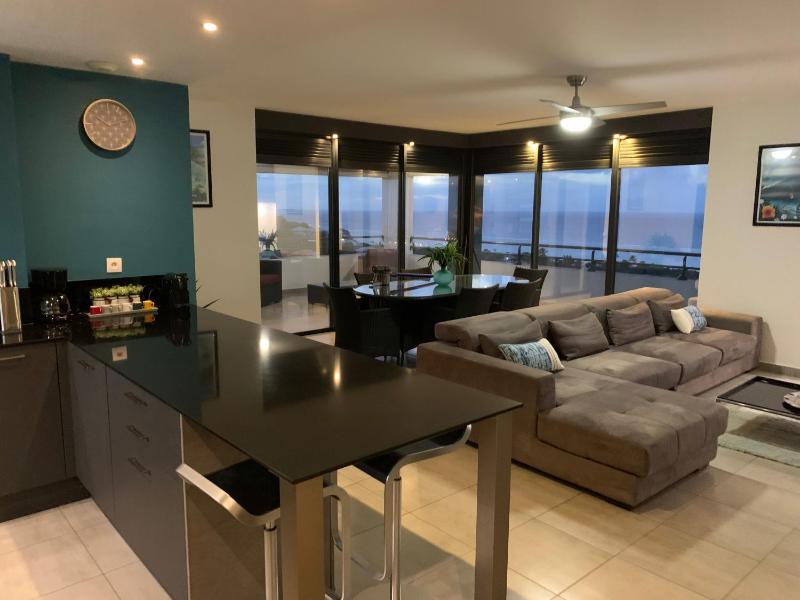 Kaili Ocean view luxury 2BR AC throughout Fiber Wifi & Pool - image 9