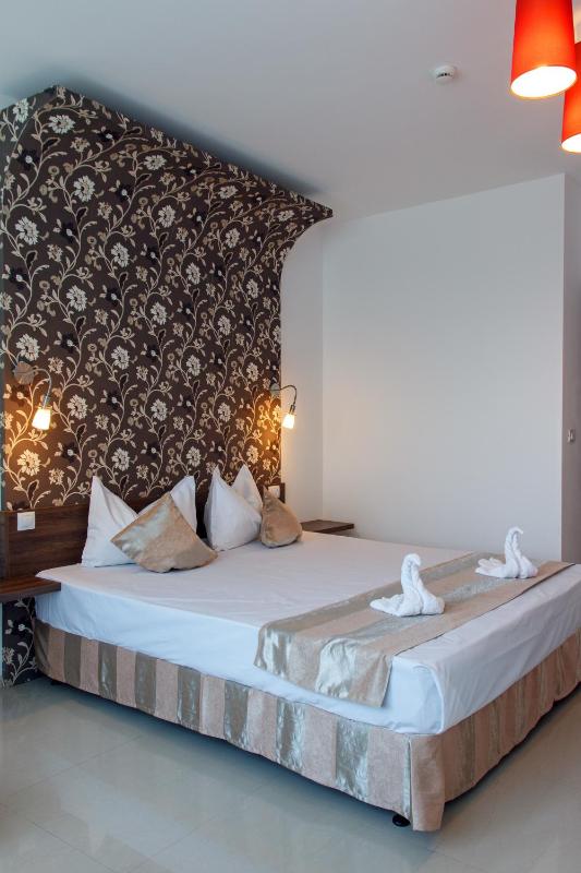 Superior Double or Twin Room image 3