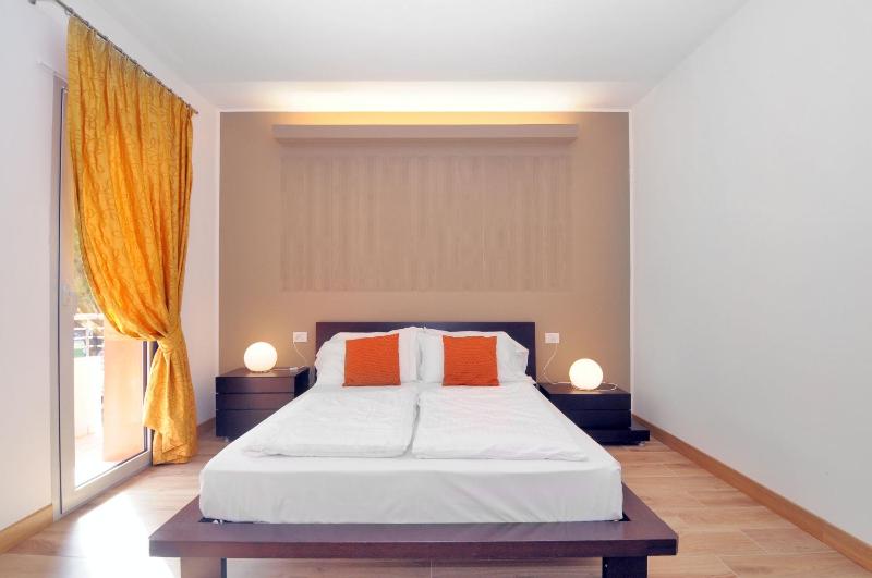 Quadruple Room with Balcony image 4