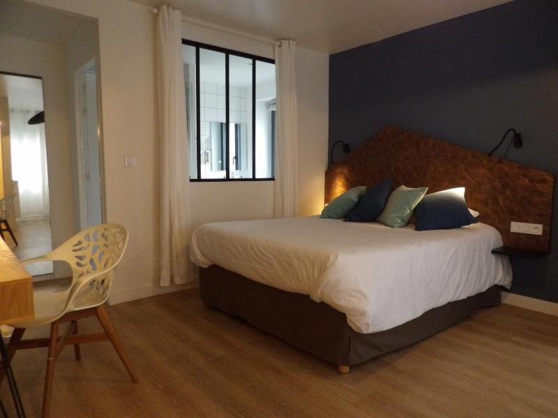 Privilege King Room with Sofa Bed - Non-Smoking image 3