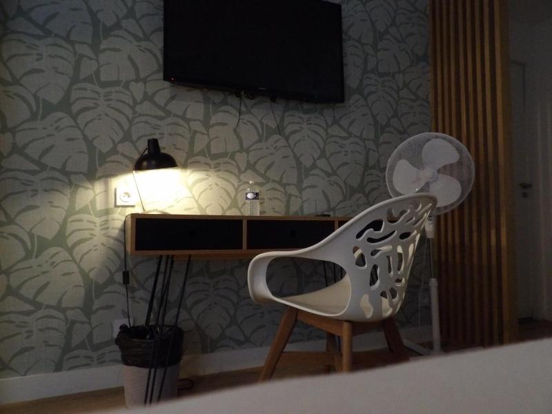 Privilege King Room with Sofa Bed - Non-Smoking image 2