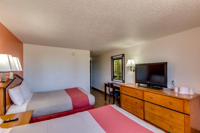 Quadruple Room - Non-Smoking image 4