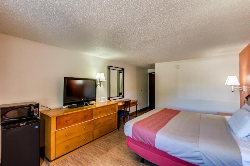 King Room - Non-Smoking image 4