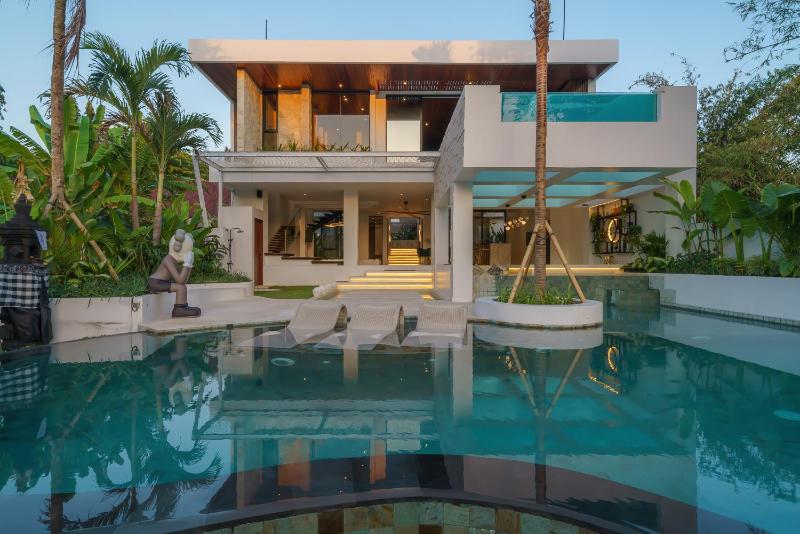 Casa Infinito - Resort Style 8 Bedroom Villa in Canggu - image 29