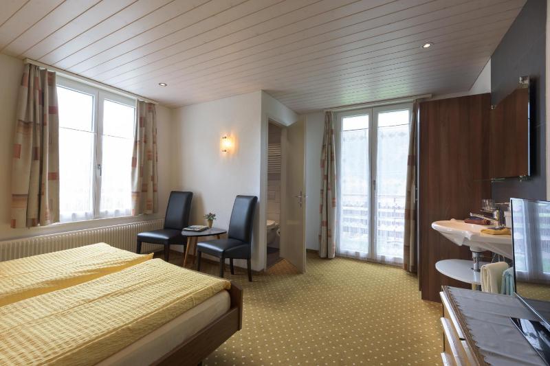 Double or Twin Room with Balcony and Mountain View image 2
