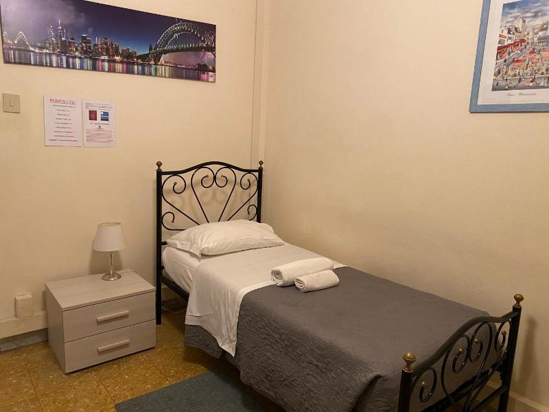 Single Room with Shared Bathroom image 1