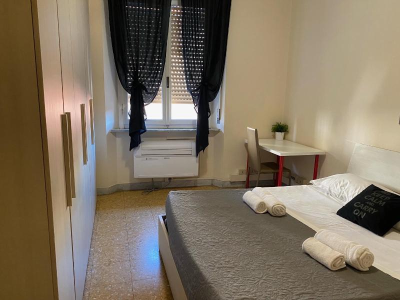 Triple Room with Balcony, Shared Bathroom and River View image 4