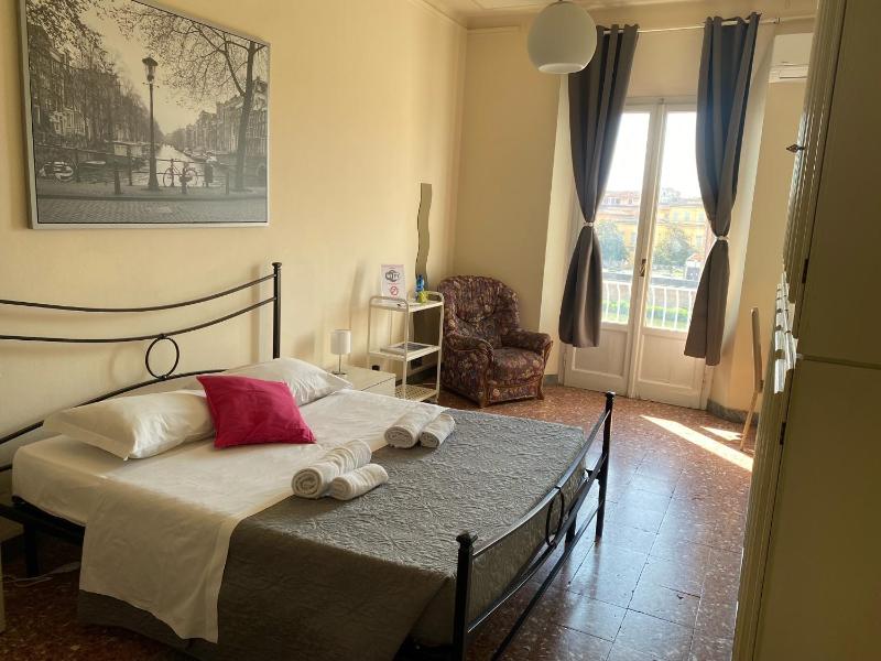 Double Room with Shared Bathroom image 3
