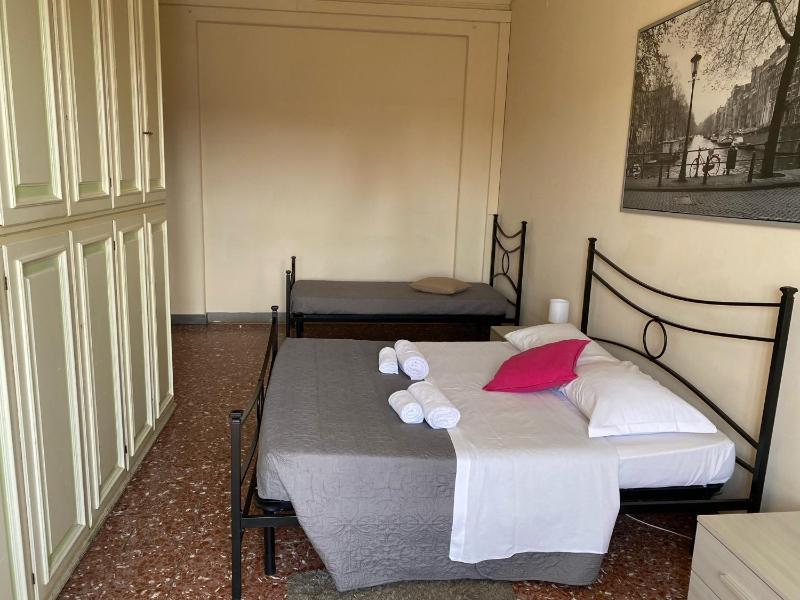 Double Room with Shared Bathroom image 4