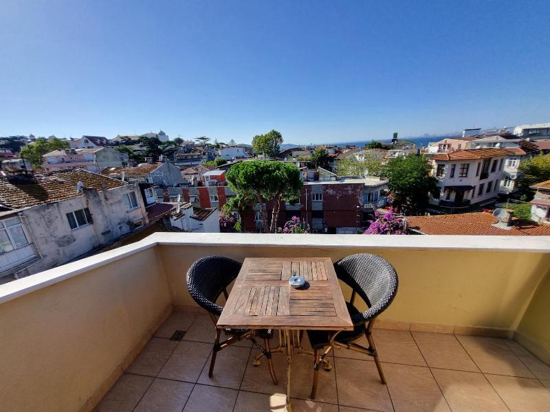 Double Room with Sea View image 3