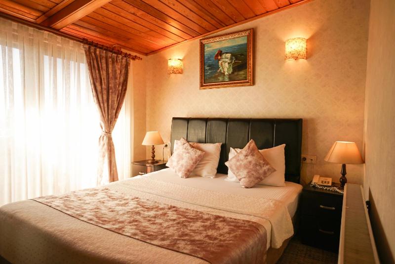 Double Room with Sea View image 1