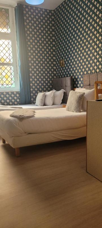 Twin Room image 4