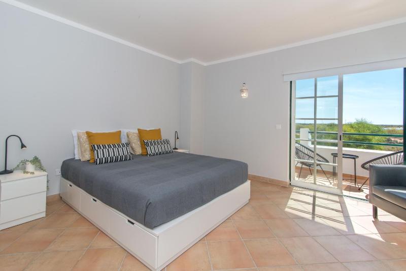 Golden Seaside Villa - Acesso Praia e Piscina Incluído - image 10