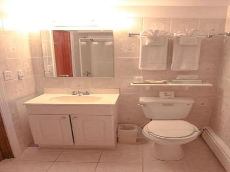Queen Room image 2
