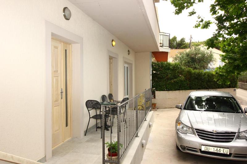One-Bedroom Apartment with Terrace and Garden View image 2