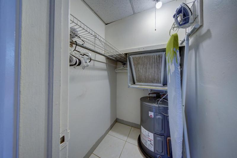 One-Bedroom Apartment (Two Full Beds) image 2