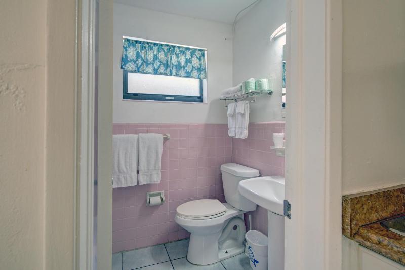 Efficiency King Room image 2