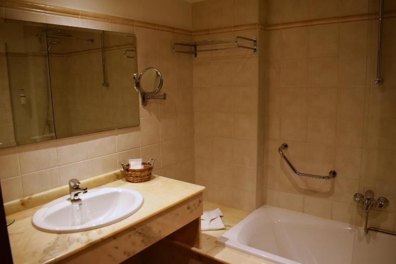 Standard Double or Twin Room with Balcony image 2
