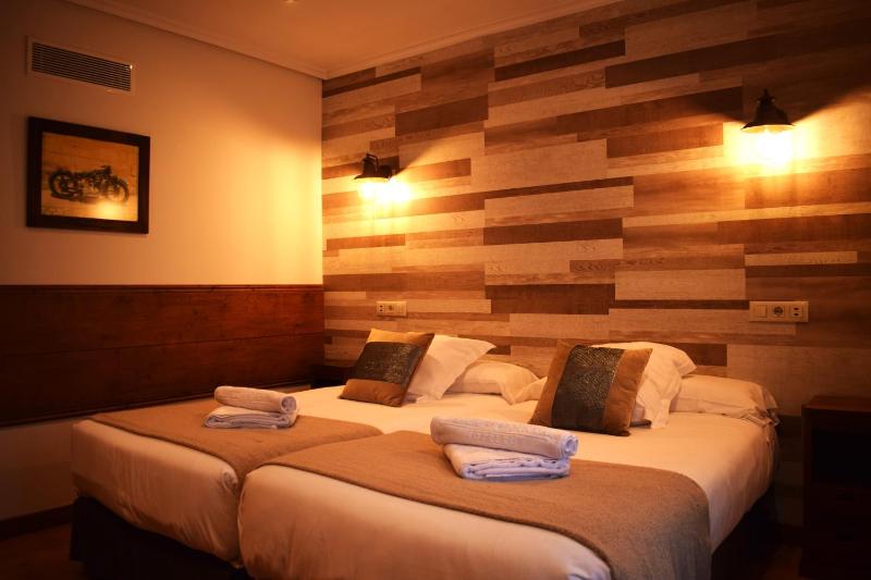 Double or Twin Room with Spa Access image 4