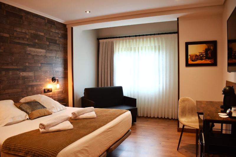 Superior Double Room image 3