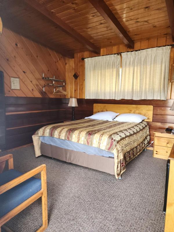 Queen Room image 3