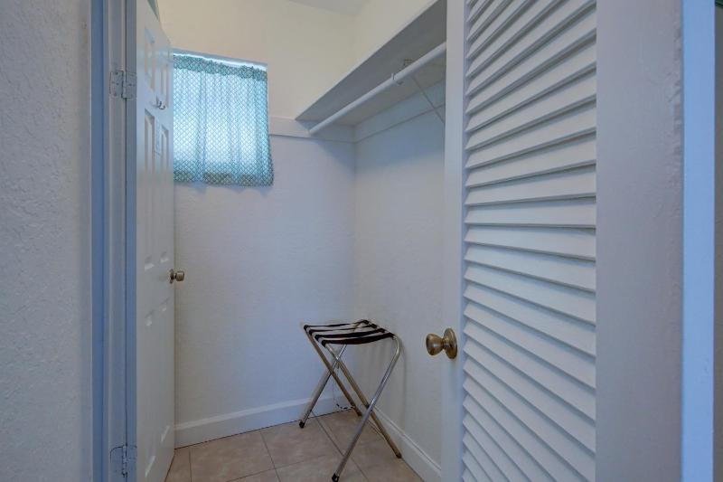 Standard (2 Full Beds) image 3